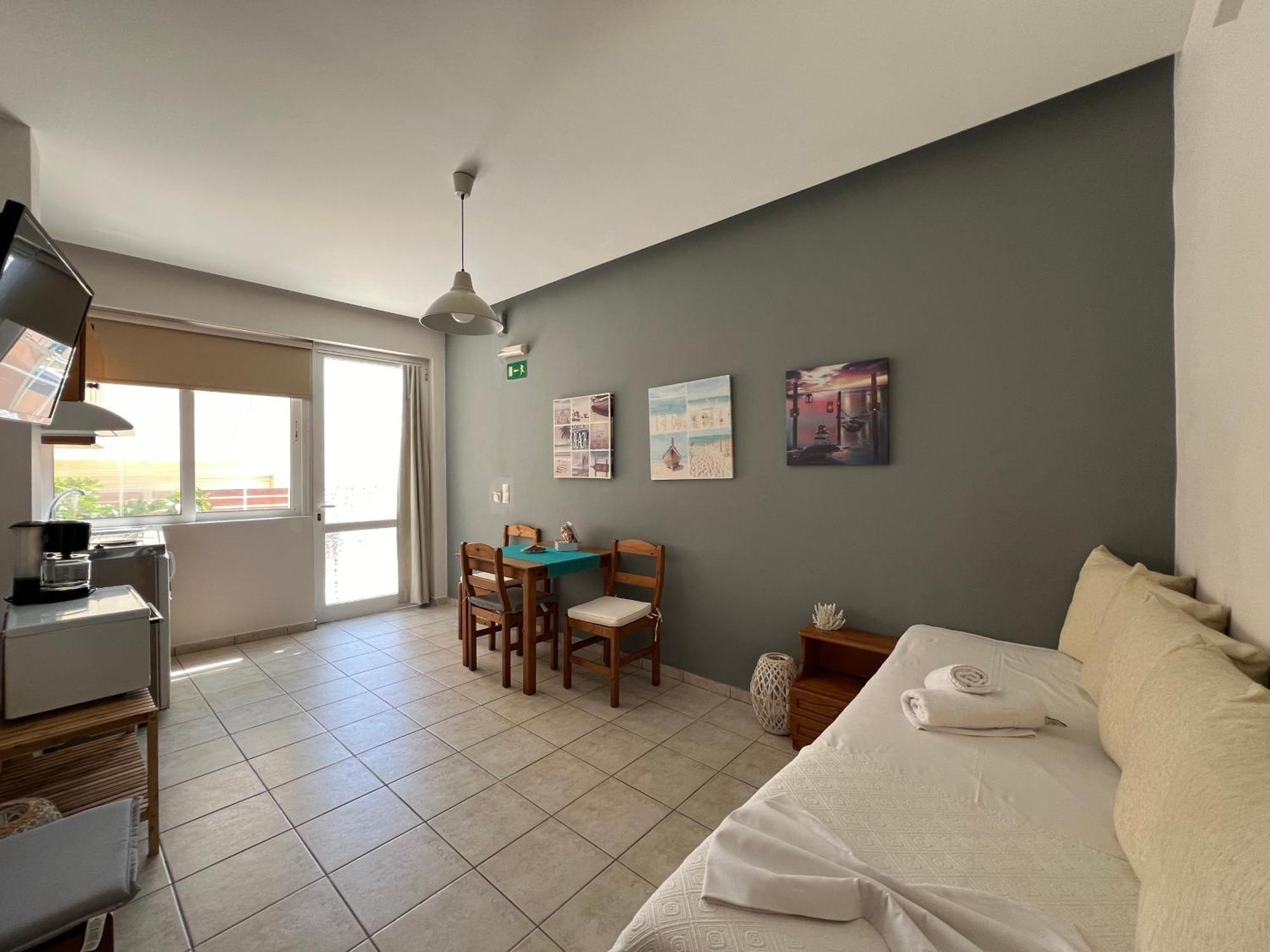 Artemis Rooms Two Steps By The Sea Platanés Екстериор снимка