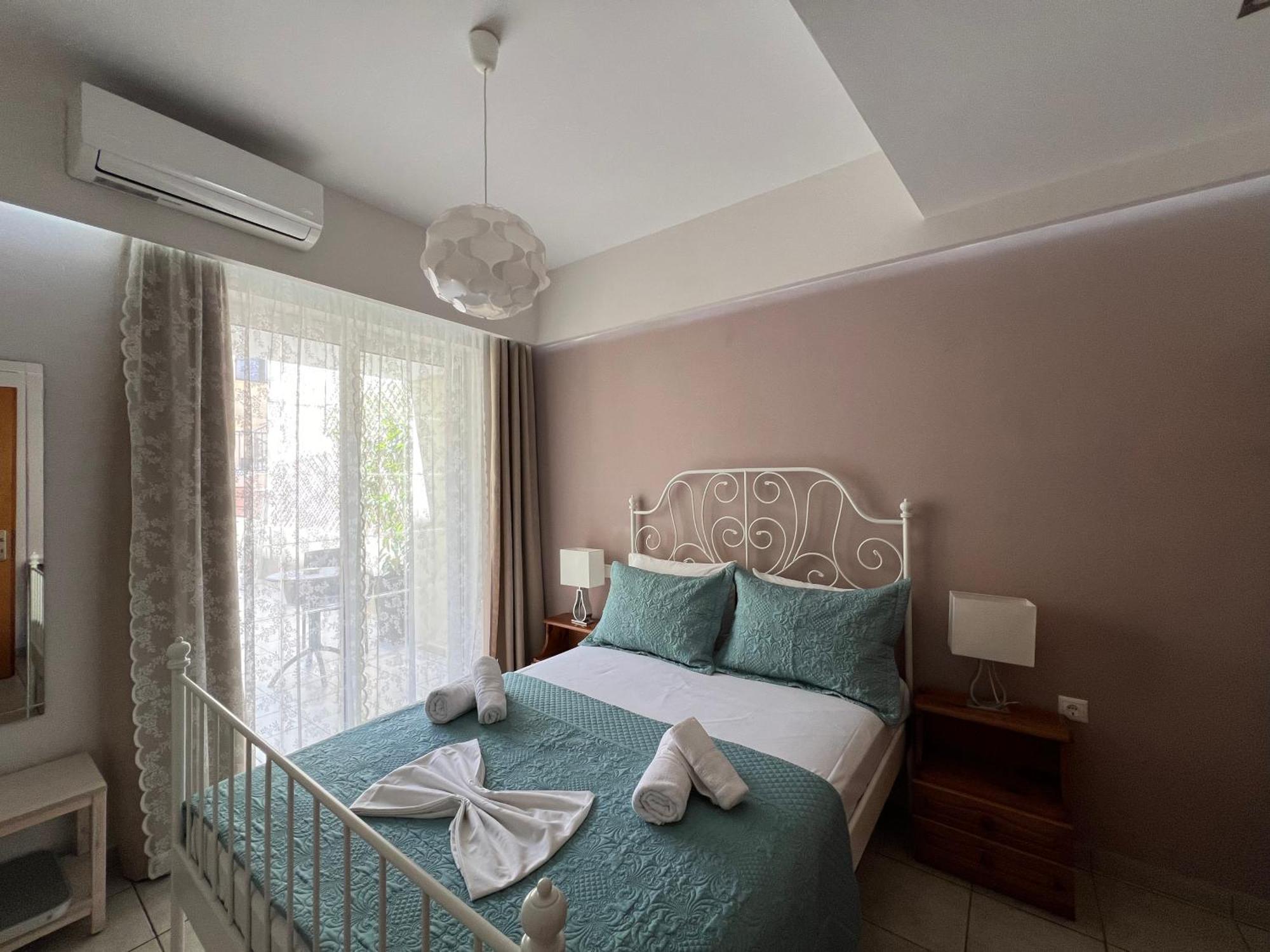Artemis Rooms Two Steps By The Sea Platanés Екстериор снимка