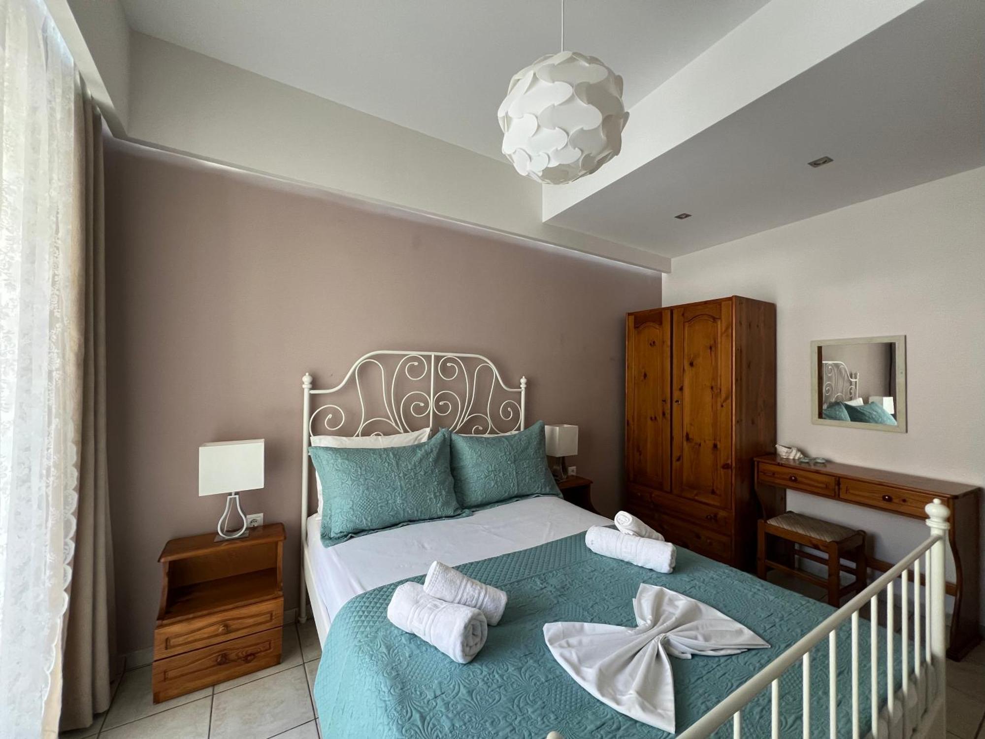 Artemis Rooms Two Steps By The Sea Platanés Екстериор снимка
