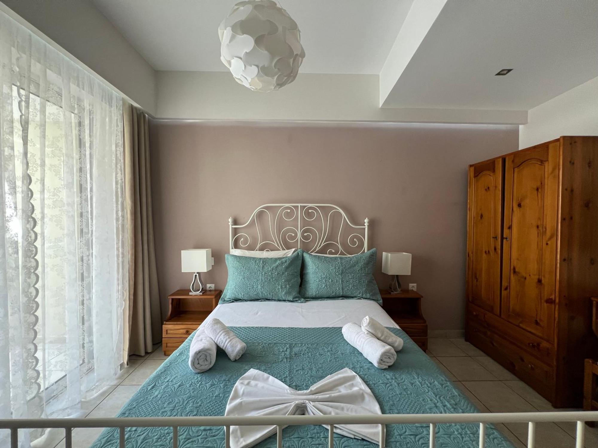 Artemis Rooms Two Steps By The Sea Platanés Екстериор снимка