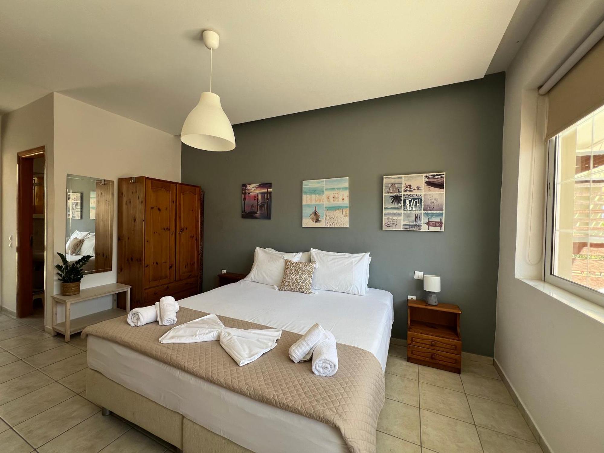 Artemis Rooms Two Steps By The Sea Platanés Екстериор снимка