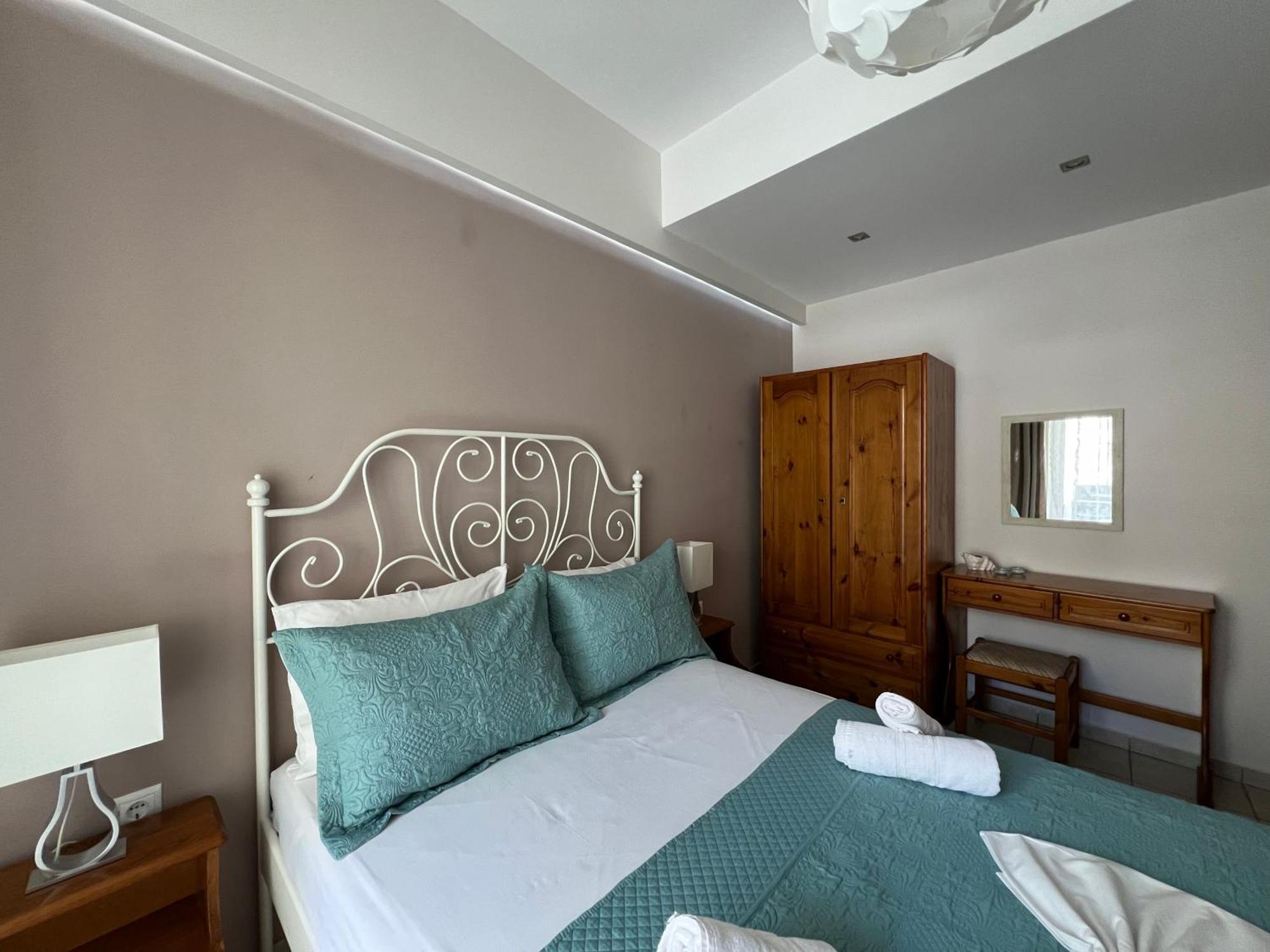 Artemis Rooms Two Steps By The Sea Platanés Екстериор снимка