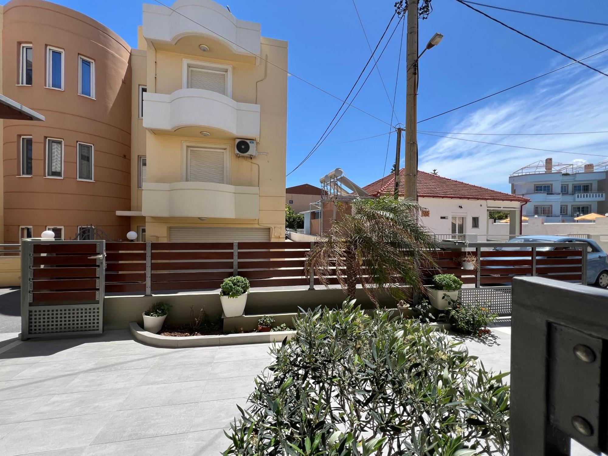 Artemis Rooms Two Steps By The Sea Platanés Екстериор снимка