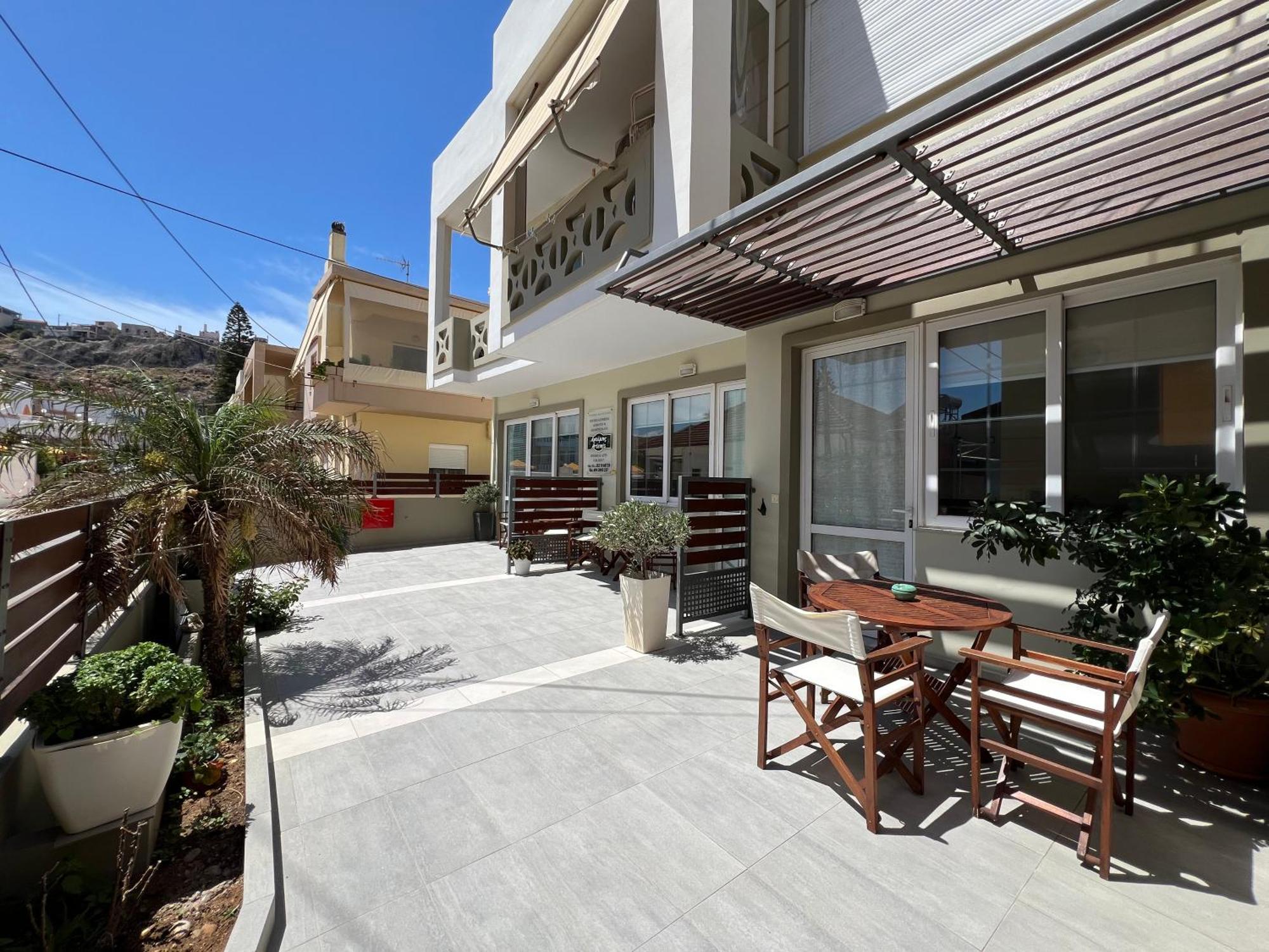 Artemis Rooms Two Steps By The Sea Platanés Екстериор снимка